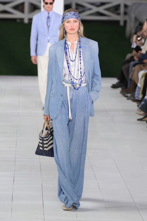 Ralph Lauren's Spring/Summer 2025 Show Married Seaside Style With Americana Glam Ralph Lauren Spring Summer 2024, Ralph Lauren Spring Summer, Ralph Lauren Runway, Moda Outfit, Candle Packaging, Ralph Lauren Style, Ralph Lauren Collection, Fashion Show Collection, Winter 2024