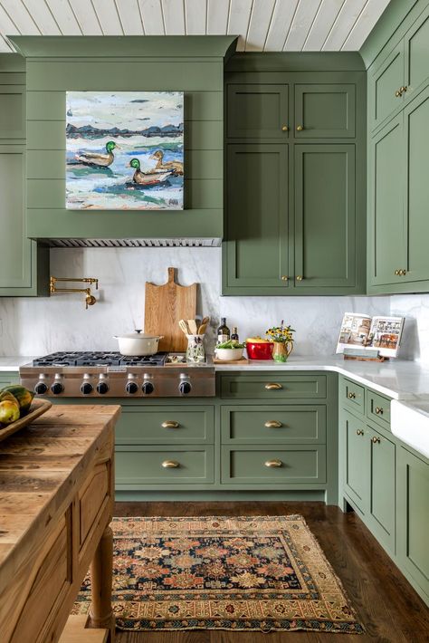 Traditional Farmhouse Kitchen With Green Cabinets and Artwork Traditional Farmhouse Kitchen, Sage Green Kitchen, Painted Cabinets, Green Kitchen Cabinets, Green Cabinets, Traditional Farmhouse, Kitchen Farmhouse, Kitchen Cabinet Colors, Kitchen Redo