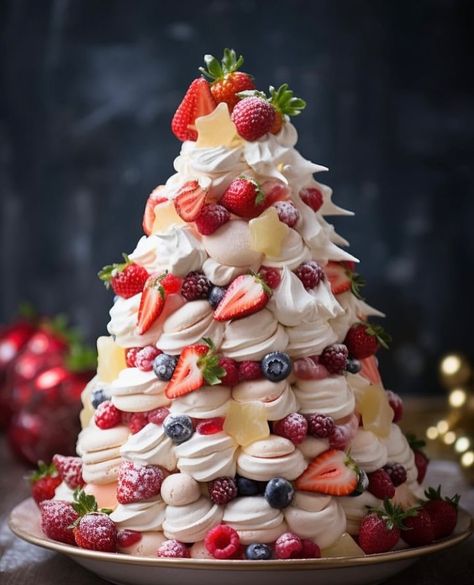 Christmas Pavlova, Pavlova Recipe, Recipetin Eats, Christmas Entertaining, Christmas Brunch, Christmas Food Desserts, Christmas Sweets, Xmas Food, Deilig Mat