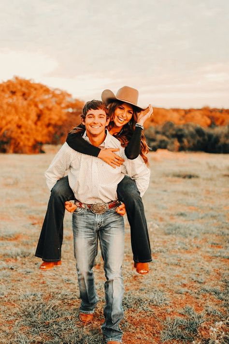 Country Couple Photoshoot, Country Couple Photos, Western Engagement Pictures, Western Couple Photoshoot, Western Engagement Photos, Western Photo Shoots, Country Couple Pictures, Couple Photoshoot Ideas, Country Engagement Pictures