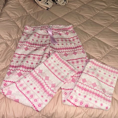 Cute Pjs Aesthetic, Pjs Aesthetic, Pijama Pants, Pink Pj Pants, Pjs Pants, Pink Snowflake, Pj Bottoms, Cute Pjs, Pink Winter