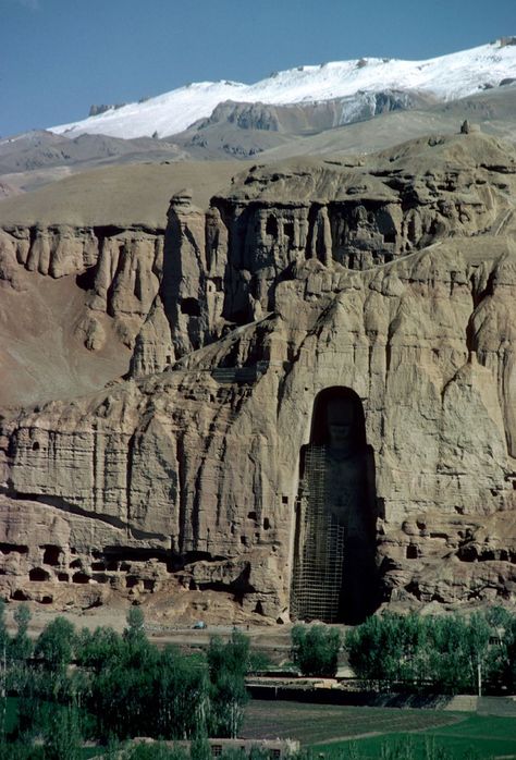 Afghanistan Bamiyan, Bamiyan Buddhas, Hindu Kush, One Note, Landlocked Country, Ancient Mysteries, Ancient Aliens, Antique Carpets, Scaffolding