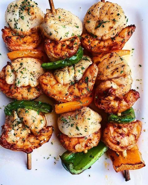 Massive Buttery Scallop And Shrimp Skewers Recipe Shrimp And Scallop Recipes, Shrimp Skewer Recipes, Flat Belly Diet Plan, Grilled Scallops, 30 Min Meals, Shrimp Skewers, Prawn Recipes, Skewer Recipes, Scallop Recipes