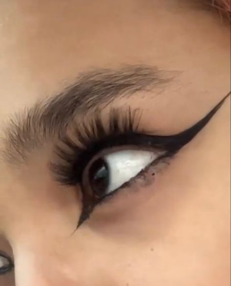 Sharp Eyeliner, For Me, Ideas For, Makeup Ideas, Eyeliner, Prom Dresses, Prom, Makeup, Make Up