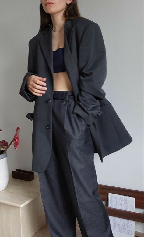 Womens Oversized Suits, Women Oversized Suits, Women In Oversized Suit, Women Suit Oversized, Oversized Suit Outfits For Women, Womens Oversized Suit, Suits For Women Oversize, Oversized Suit Jacket Outfits For Women, Oversized Formal Outfit