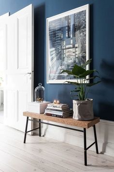 Inspiración deco: Azul índigo – Slowdeco Royal Blue Office, Bedroom Colour, Navy Walls, Dark Walls, Interior Modern, Blue Rooms, Design Del Prodotto, Blue Interior, Blue Bedroom