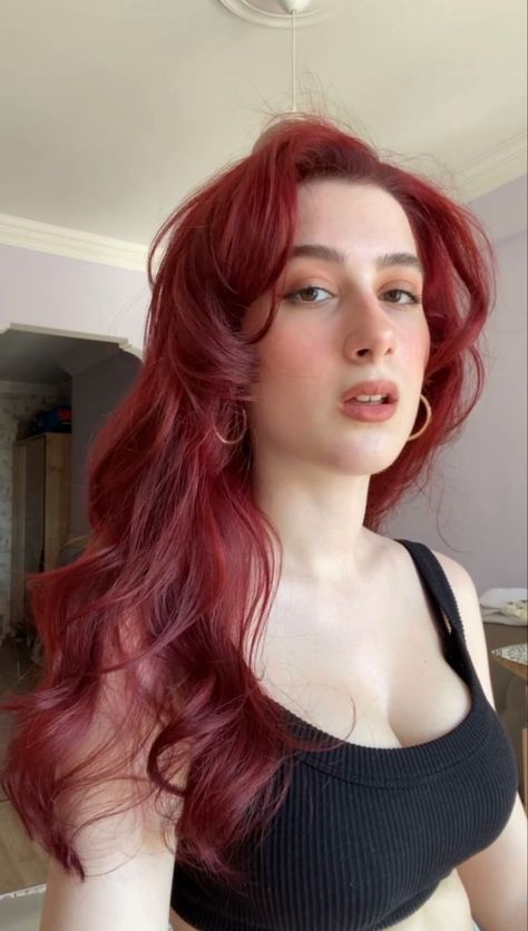 Dark Red Hair Makeup, Wine Red Hair Aesthetic, Dark Red Long Hair, Long Red Hair With Bangs, Long Red Curly Hair, Red Burgundy Hair, Best Red Hair Dye, Dark Red Hair Color Ideas, Wine Red Hair Color