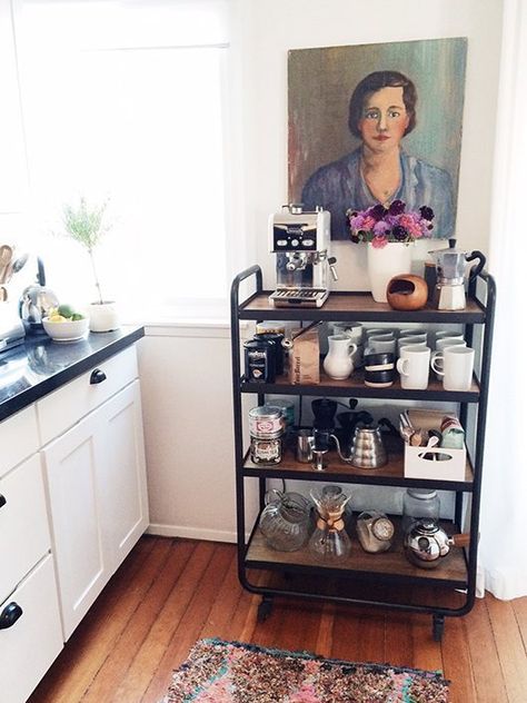 For Coffee Lovers: A Kitchen Cart Devoted Entirely To Coffee Making — Kitchen Inspiration Home Coffee Stations, Coffee Making, Home Coffee Bar, Coffee Bar Home, Coffee Carts, Coffee Corner, Apartment Life, Coffee Station, Kitchen Cart