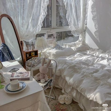 Angel Themed Bedroom, Parisian Aesthetic Bedroom, Angelcore Bedroom, Angelcore Room, Comfy Rooms, Parisian Modern, Coquette Bedroom, Cozy Room Decor, Aesthetic Rooms