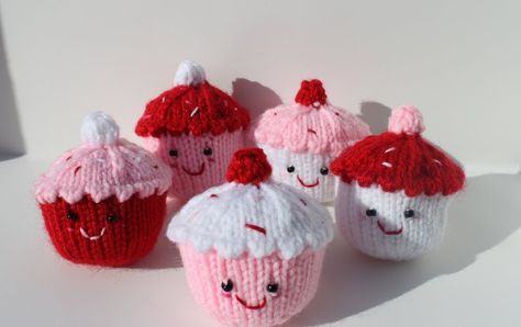 Knit Cupcake, Kitchen Props, Knitted Toys Free Patterns, Knitting Group, Knitted Items, Crochet Food, Knitted Wit, Play Kitchen, Free Knitting Pattern