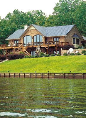 DIY Lakefront Sea Wall Seawall Landscaping, Landscaping Around Deck, Lake Landscaping, Building A Retaining Wall, Lake Dock, Gabion Wall, Pond Water Features, Lake Living, Lakefront Homes