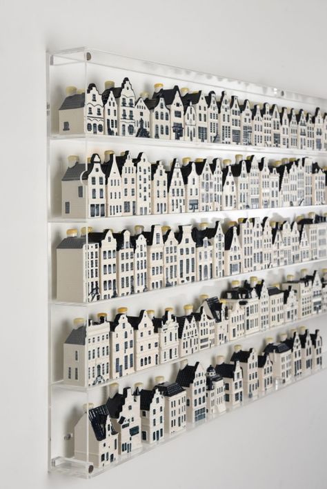 Klm Houses Display, Display Souvenirs, Klm Houses, Airplane Collection, Dutch Houses, China House, Dutch House, Collection Display, China Display