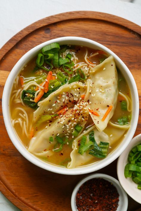 Quick Dumpling Soup Easy Dumplings, Healing Soup, Vegetable Dumplings, Lazy Dinners, Dumpling Soup, Plant Based Soups, Beet Soup, Dumplings For Soup, Fall Dishes