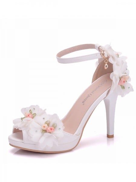 Hak Tinggi, Wedding High Heels, Dr Shoes, Wedding Shoes Lace, White Wedding Shoes, Women Bride, Floral Sandals, Butterfly Wedding, Fancy Shoes