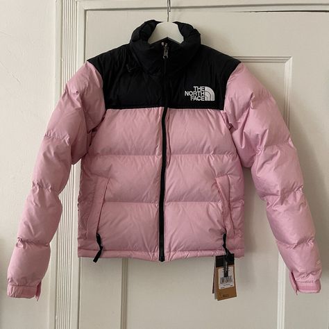 North Face Puffer Pink, Pink Northface Puffer, Nike Puffer Jacket For Women, North Face Puffer Jacket Pink, Northface Jacket Outfits, Pink North Face Puffer, Northface Jacket Outfit, Northface Puffer Coat, North Face Jacket Outfit