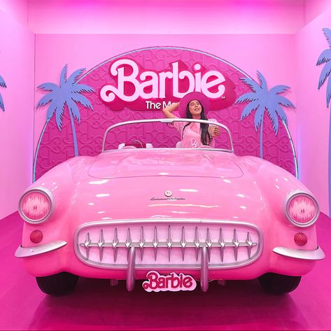 Briwn Barbie Restaurant Lifestyle, Barbie Christmas Tree, Barbie Party Decorations, Carnival Birthday Party Theme, Barbie Car, Car Themed Parties, Spain Design, Barbie Room, Barbie Images