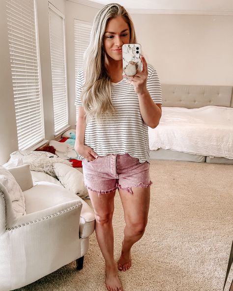 Pink Summer Shorts For Day Out, Pink Relaxed Fit Summer Shorts, Trendy Mid-rise Pink Jean Shorts, Casual Mid-rise Pink Jean Shorts, Pink Shorts With Built-in Shorts For Day Out, Pink Shorts Outfits, Light Pink Jeans, Light Pink Shorts, Jean Short Outfits