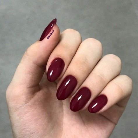 New York 60s, Red Gel Nails, Pretty Nail Colors, Retro Nails, Red Acrylic Nails, Nail Shimmer, Soft Nails, Trim Nails, Fall Nail Colors