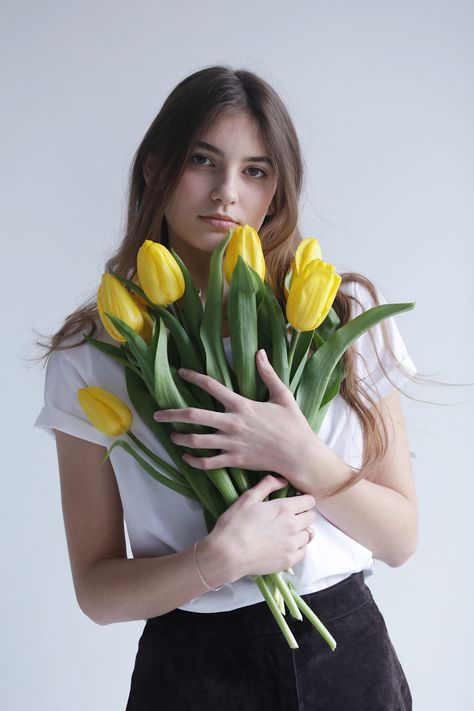 Pose Reference Photo Holding Something, Pose Reference Flowers, Someone Holding Flowers, Holding A Flower Reference, Flower Pose Reference, Poses Holding Flowers, Holding Bouquet Of Flowers Pose, Person Holding Flowers Drawing Reference, Person Holding Bouquet