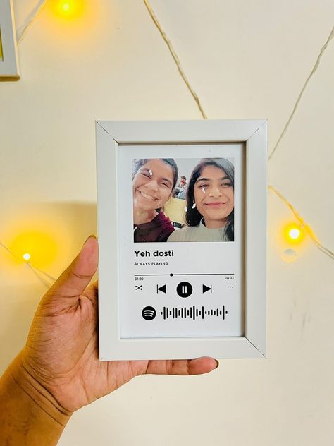 Send us your photo and customize your own Magical, Memorable Custom Spotify Photo Frame!! This is a wonderful gift for your husband, wife, boyfriend or girlfriend in your anniversary, wedding, or any special occasion. - HOW TO ORDER - 1. Purchase the product on Etsy 2. Send us your photo and favorite song via ETSY messaging system 3. Once you approve, your fame will be created and shipped to your given address Photo Frame For Boyfriend, Spotify Photo Frame, Photo Frame Layout, Spotify Photo, Frame Layout, Gift For Valentines Day, Wedding Picture Frames, Favorite Song, Cute Couple Art