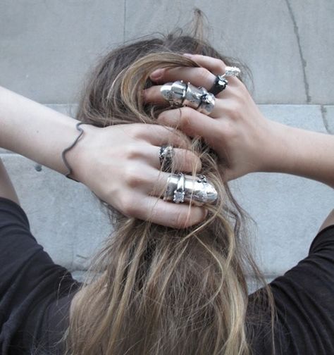 Armor Ring, Rings Aesthetic, Fashion Blogger Style, Chunky Rings, Funky Jewelry, Soft Grunge, Jewelry Inspo, Messy Hairstyles, Piercing Jewelry