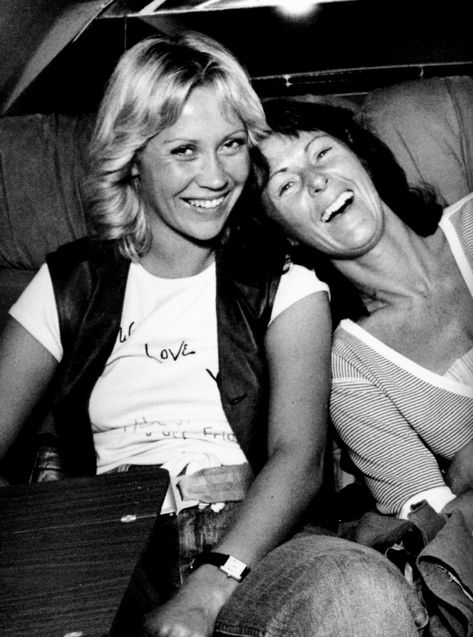 ABBA North American & European Tour 1979. On Wednesday October 3 ABBA fly by the private jet-plane to Boston. The tour's most dramatic incident occurs. The little plane is being hit by wind and storm with rain Abba Agnetha, Frida Abba, Frida Lyngstad, Abba Mania, Pat Benatar, Agnetha Fältskog, Foto Art, Dancing Queen, Popular Music