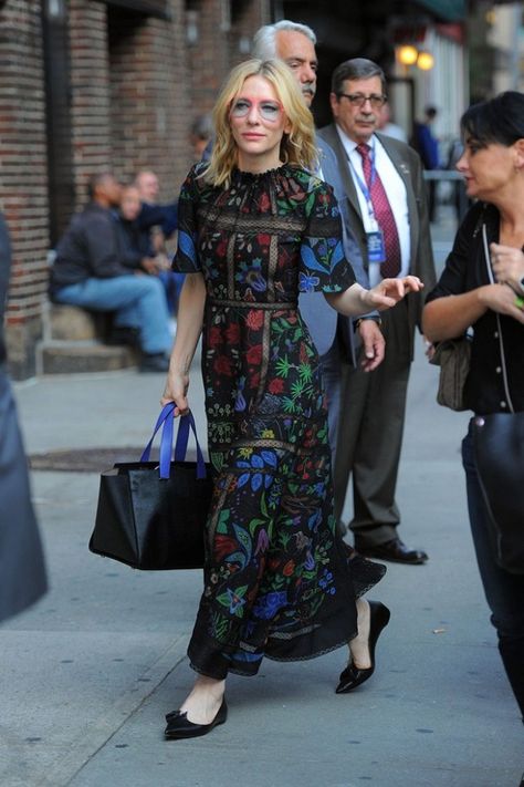 Svarta Outfits, Dress With Flats, Floral Lace Maxi Dress, Valentino Dress, Elegante Casual, Cate Blanchett, Style Crush, Trend Fashion, Looks Style