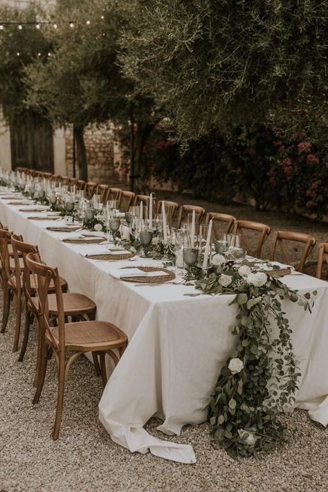 Romantic Wedding Setting, Jordan Wedding, Olive Green Weddings, Long Table Wedding, Olive Wedding, Tafel Decor, Sage Wedding, Tuscan Wedding, Outdoor Dinner