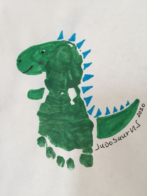 Handprint Crafts For Kids, Scrapbook Bebe, Friday Funday, Footprint Crafts, Dinosaur Cards, Dinosaur Crafts, Footprint Art, Handprint Crafts, Daycare Crafts