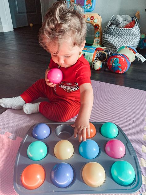 Montessori Activities 6 Month Old, Fun Activities For 6 Month Old, 6month Old Activities Ideas, 6 Month Montessori, Food Sensory Activities, 6 Month Old Activities, Activities For 6 Month Old, Baby Sensory Activities, Baby Room Activities