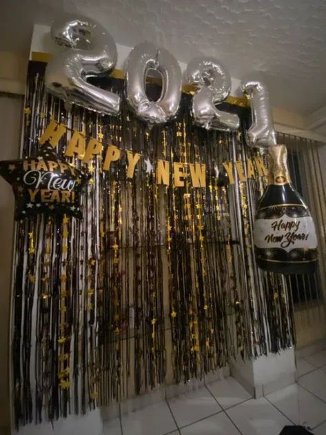 30+ Sparkly New Years Party Backdrop Ideas for 2023 | HubPages New Years Eve House Party, Party Backdrop Ideas, New Year's Eve Backdrop, New Year's Eve Party Themes, Deco Nouvel An, Nye Party Decorations, Deco Cinema, New Years Eve Party Ideas Decorations, New Year Backdrop