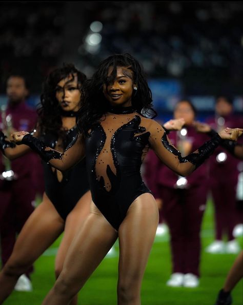 Black Dancer Outfits, Dance Uniforms Dancers, Dance Outfits Majorette, Majorretes Dance, Majorette Dance Pictures, Black Majorette Uniforms, Hbcu Dance Teams, Hbcu Majorette Aesthetic, Hbcu Dance Uniforms