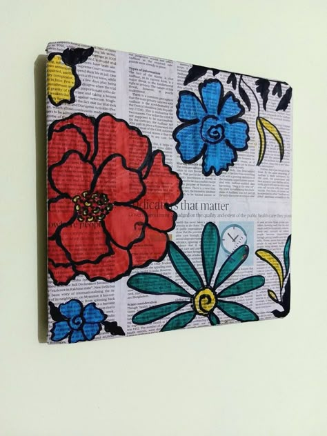 News Paper Painting Ideas, News Paper Wall Art, Paint On Newspaper Ideas, News Paper Wall Decor, Newspaper Room Decor Wall Art, Old Newspaper Crafts Decorations, Wall Decor With Newspaper, Diy Newspaper Wall Art, Newspaper Decorations Wall