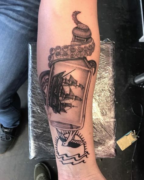 Caribbean Tattoo Ideas, The Black Pearl Ship, Sparrows Tattoo, Pirates Of The Caribbean Tattoo, Caribbean Tattoo, Pirate Skull Tattoos, Sparrow Tattoo Design, Black Pearl Ship, Pearl Tattoo