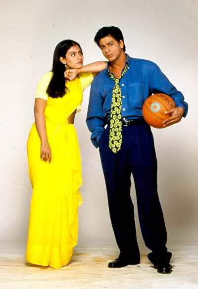 Kuch kuch Hota hai Desi Editorial, Bollywood Theme Party Outfit, Bollywood 90s, Bollywood Theme Party, Kajol Saree, Shahrukh Khan And Kajol, 90s Bollywood Fashion, Bollywood Wallpaper, Vintage Bollywood Aesthetic