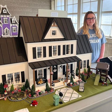 Darian Healy | A beautiful view. 🤍 . #dollhouse #dollhouses #dollhouseminiatures #dollhouseminiature #modernmini #modernminiatures #progress... | Instagram Farmhouse Dollhouse Diy, Victoria's Farmhouse Dollhouse, Luxury Dollhouse, Dolls House Ideas, Vermont Farmhouse Jr Dollhouse, Dollhouse Farmhouse, Vermont Farmhouse, Real Good Toys, Hobby Lobby Crafts