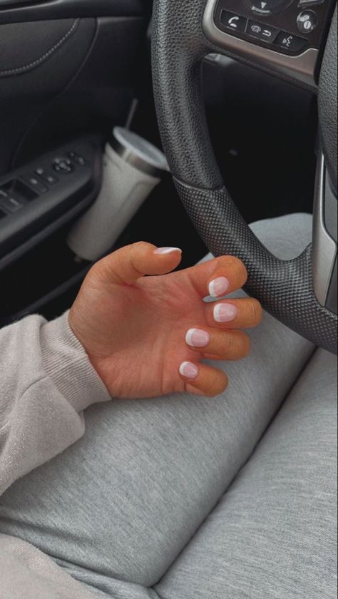 French Tip Circle Nails, Nail Designs Acrylic French Tips, Regular White French Tip Nails, Short Dip French Tip Nails, Dip Nail Ideas Round, French Short Round Nails, Short Rounded Square French Tip Nails, Nails With Short Nail Beds, Short French Round