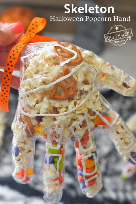 Popcorn Hands, Kids Snack Mix, Halloween Hands, Kids Treat Bags, Halloween Cake Recipes, Gluten Free Halloween, Easy Halloween Snacks, Halloween Popcorn, Halloween Class Party