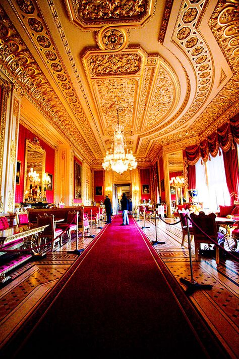 Windsor Castle Interior, Inside Windsor Castle, Windsor Palace, Sitting Space, Castle Interior, Palace Interior, English Castles, Castle Mansion, William The Conqueror