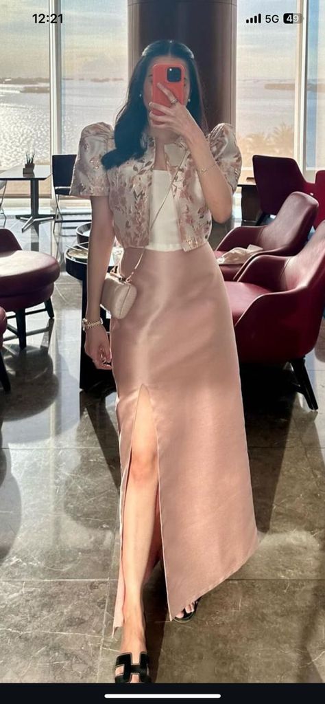 Modern Filipiniana Casual Outfit, Classy Filipiniana, Filipiñana Dress Modern Casual, Oath Taking Outfit, Casual Filipiniana Outfit, Filipiniana Short Dress, Filipiniana Outfit Ideas, Farewell Dress Ideas Western, Pink Filipiniana