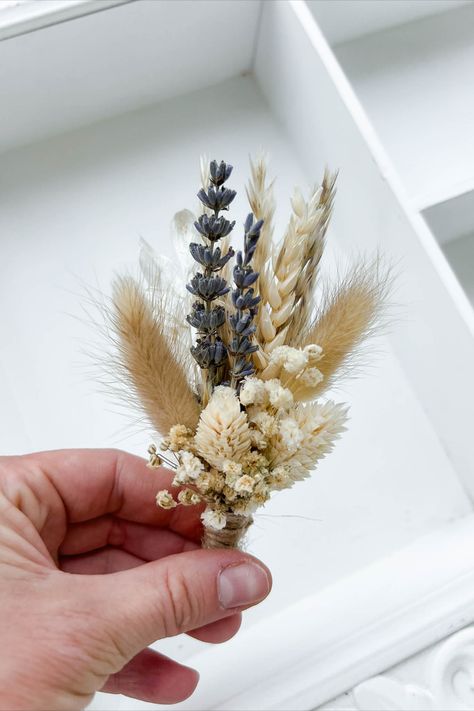 Boho dried flower boutonniere for lavender wedding ceremony. Lavender Wedding Ceremony, Boutonniere Lavender, Bohemian Wedding Ceremony, Dried Flower Boutonniere, Groom Buttonhole, Lavender Boutonniere, Lavender Wedding Theme, Lavender Wedding Bouquet, Lavender Wedding Flowers