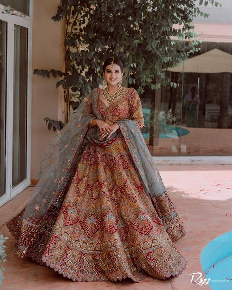 In love with this bride’s stunning red and gold lehenga with blue detailing. The stunning resham and beaded embroidery look absolutely breathtaking and the little blue details took the lehenga up to a notch. Loved the blue dupatta drape which looked flawless paired with a red lehenga. Pc: razzfilmsandphoyography #indianbride #bride #indianwedding #lehenga Blue Bridal Lehenga, Lehenga Look, Red Wedding Lehenga, Floral Dresses With Sleeves, Gold Lehenga, Indian Bridesmaid Dresses, Latest Bridal Lehenga, Indian Outfits Lehenga, Wedding Lehenga Designs