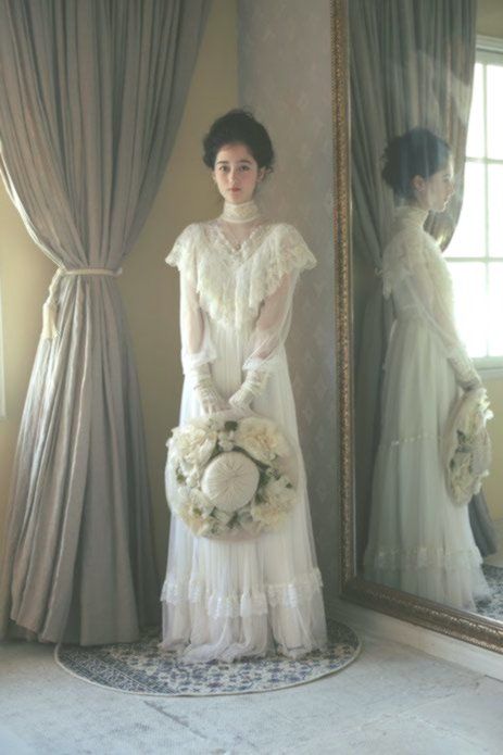 1800s Wedding Dress, White Victorian Dress, Victorian Lace Dress, 70s Wedding Dress, Antique Wedding Dresses, Victorian Style Wedding, Old Wedding Dresses, Victorian Bride, Pics Vintage