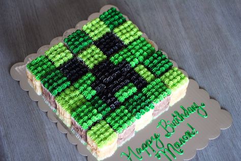 Creeper Cupcake Cake 2019 Minecraft Creeper Cupcake Cake, Creeper Cupcake Cake, Roblox Cupcake Cake, Minecraft Cupcakes Ideas, Minecraft Cupcake Cake, Creeper Cupcakes, Minecraft Creeper Cake, Minecraft Birthday Decorations, Creeper Cake