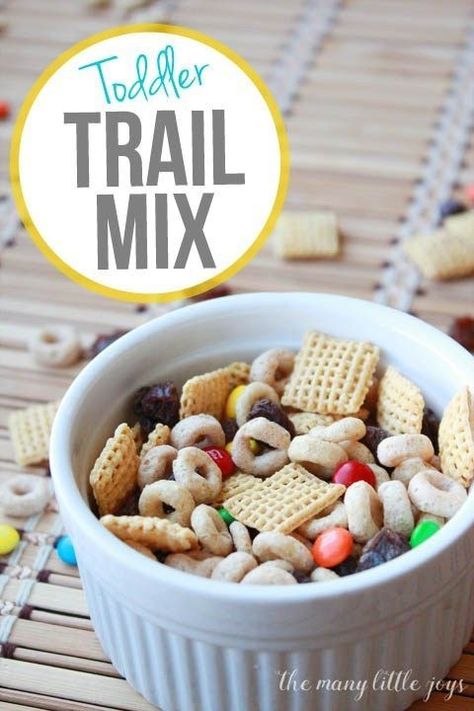 For busy families, snacks that can be eaten on the run are a necessity. This toddler trail mix is a great way to get your little ones a healthy, filling snack that will keep them going strong. Healthy Snacks To Buy, Healthy Toddler Snacks, Filling Snacks, Healthy Instant Pot Recipes, Toddler Snacks, Healthy Snacks For Kids, Trail Mix, On The Run, Lunch Snacks