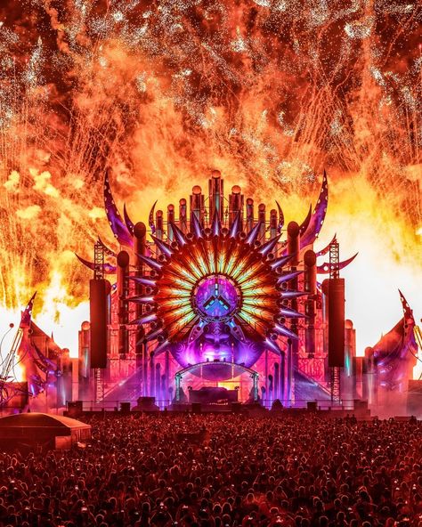 Hardstyle Aesthetic, Tomorrowland Aesthetic, Tomorrowland Festival, Defqon 1, Concert Stage Design, Festival Aesthetic, Electronic Music Festival, Rock And Roll Fashion, Festival Music