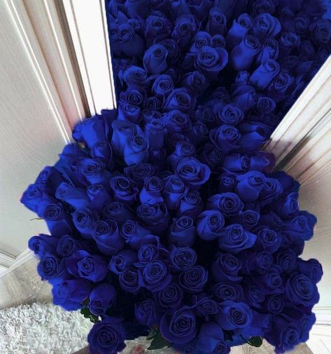 Blue Bouquet Aesthetic, Blue Roses Aesthetic, Blue Roses Bouquet, Dark Blue Roses, Pretty Flower Bouquet, Rose Blu, 17 Doğum Günü, Roses Bouquet Gift, Blue Flowers Bouquet