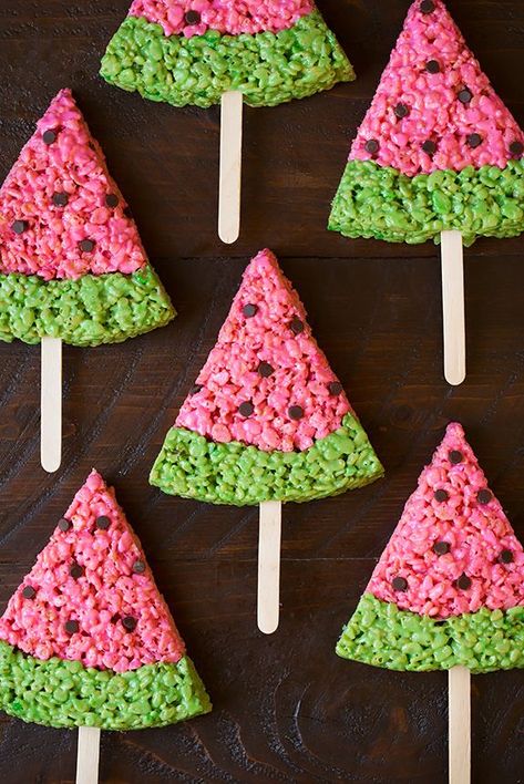 Rice Krispie Watermelon Slices, Summer Rice, Pumpkin Rice Krispie Treats, Watermelon Pops, No Bake Summer Desserts, Rice Bubbles, Watermelon Day, Watermelon Birthday Parties, Krispie Treats Recipe