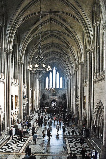 Royal Courts of Justice, London by Treble2309, via Flickr Opened by Queen Victoria in 1882 Somerset Levels, History Of England, Royal Court, London Places, London Town, London Love, Gothic Architecture, Yorkshire England, England Uk