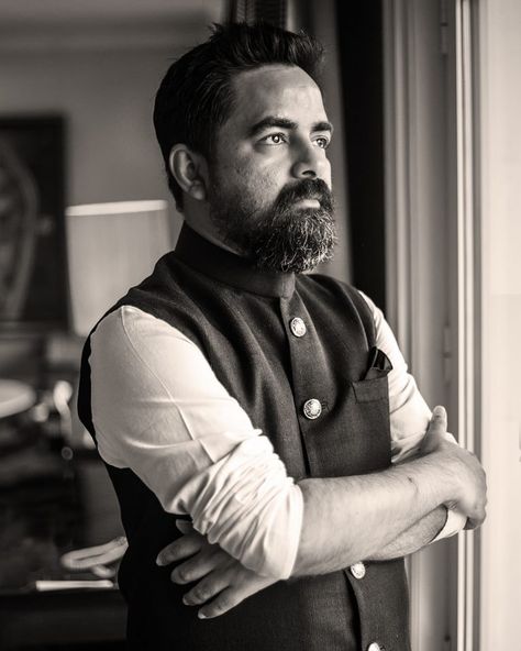 Sabyasachi Mukherjee, the talented, down-to-earth and soft-spoken Indian fashion designer behind the label named – not surprisingly – Sabyasachi Blouse Sabyasachi, Sabyasachi Designer, Sabyasachi Mukherjee, Indian Designers, Sabyasachi Lehenga, Manish Arora, Ritu Kumar, Design Philosophy, Top Design Fashion